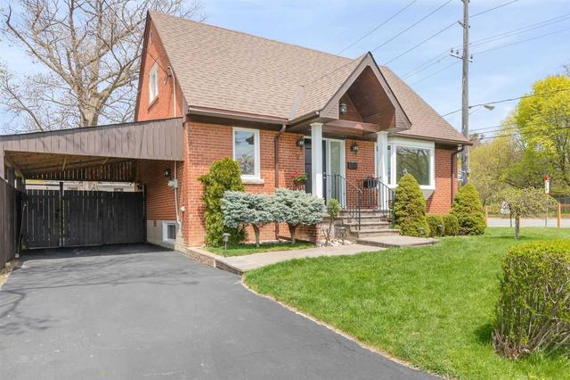 2 North Heights Rd, House detached with 3 bedrooms, 3 bathrooms and 3 parking in Toronto ON | Card Image
