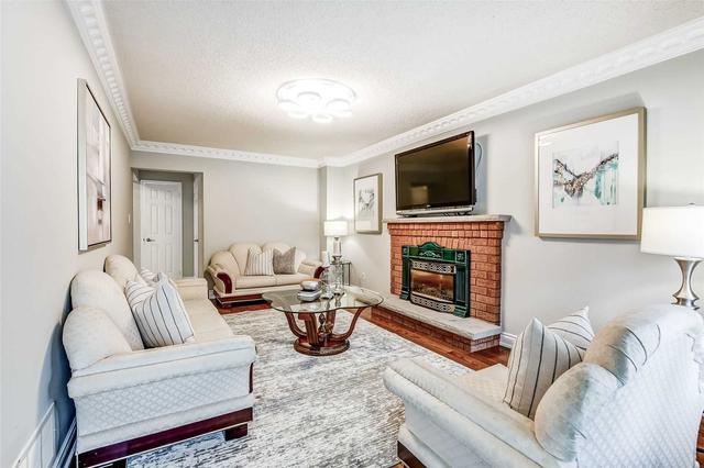36 Dumaurier Cres, House detached with 4 bedrooms, 4 bathrooms and 8 parking in Richmond Hill ON | Image 9
