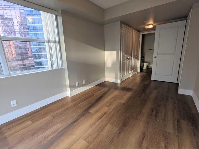 1106 - 11 St Joseph St, Condo with 2 bedrooms, 2 bathrooms and 0 parking in Toronto ON | Image 3