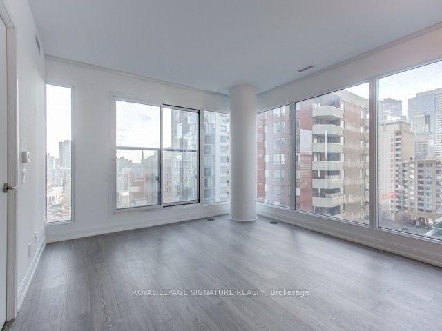 2710 - 181 Dundas St E, Condo with 2 bedrooms, 1 bathrooms and 0 parking in Toronto ON | Image 1