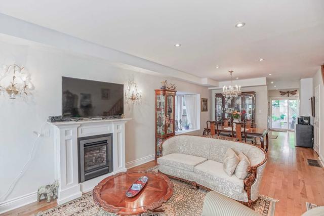 158 Wineva Ave, House semidetached with 3 bedrooms, 3 bathrooms and 1 parking in Toronto ON | Image 6