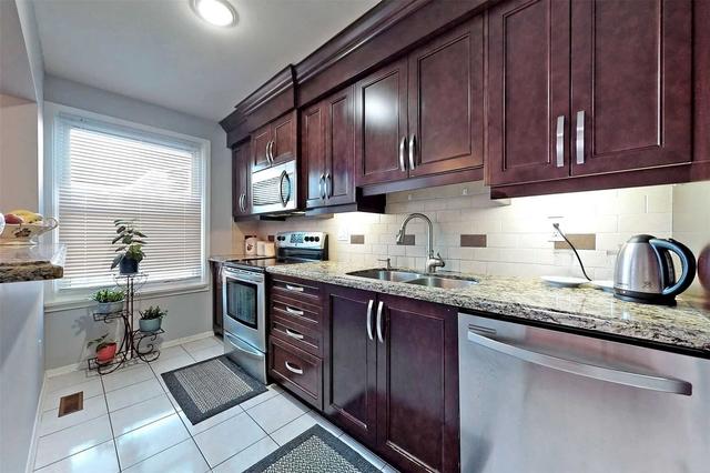 52 Eden Park Dr, Townhouse with 3 bedrooms, 2 bathrooms and 2 parking in Brampton ON | Image 3