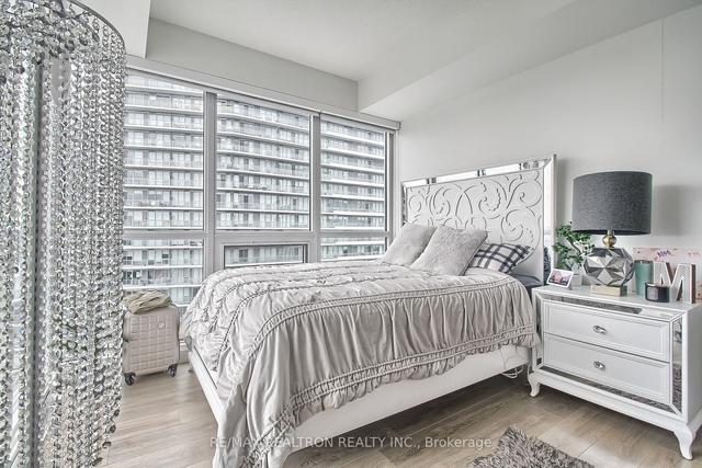 3108 - 95 Mcmahon Dr, Condo with 3 bedrooms, 2 bathrooms and 1 parking in Toronto ON | Image 11