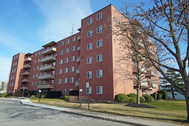 504 - 264 Grantham Ave, Condo with 2 bedrooms, 1 bathrooms and 1 parking in St. Catharines ON | Image 1