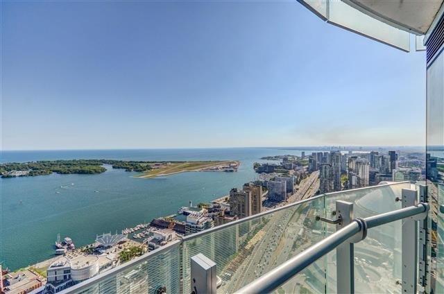 5404 - 12 York St, Condo with 3 bedrooms, 2 bathrooms and 1 parking in Toronto ON | Image 9