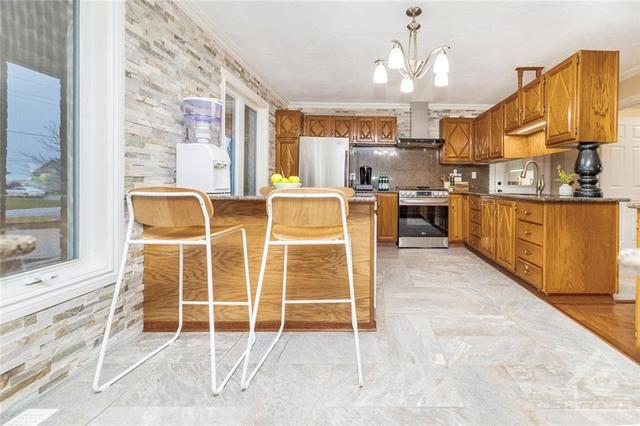 3255 Sarsfield Road, House detached with 3 bedrooms, 3 bathrooms and 8 parking in Ottawa ON | Image 5