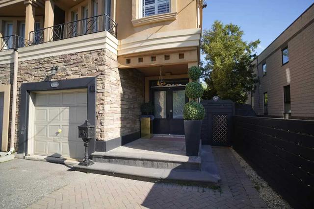 219 Finch Ave E, House attached with 4 bedrooms, 3 bathrooms and 4 parking in Toronto ON | Image 1