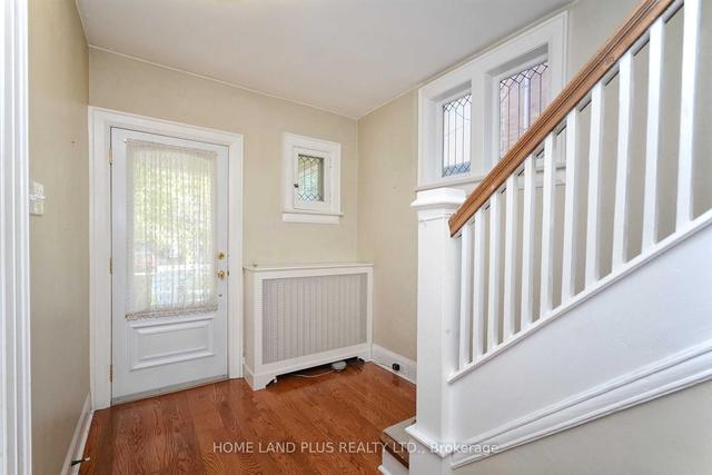 60 Melrose Ave, House detached with 4 bedrooms, 2 bathrooms and 1 parking in Toronto ON | Image 11