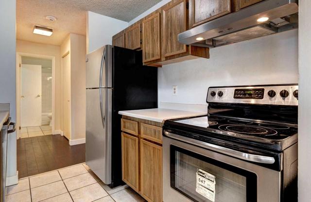 418 - 550 Westwood Drive Sw, Condo with 2 bedrooms, 1 bathrooms and 1 parking in Calgary AB | Image 9
