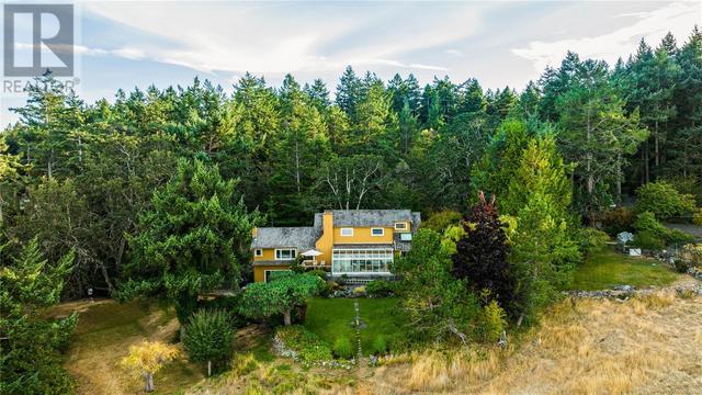 2550 Queenswood Dr, House detached with 5 bedrooms, 3 bathrooms and 8 parking in Saanich BC | Image 11