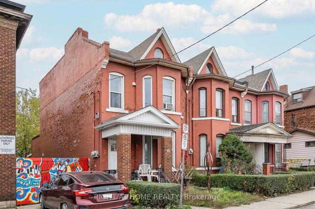 136 Macnab St N, House attached with 3 bedrooms, 2 bathrooms and 0 parking in Hamilton ON | Image 1
