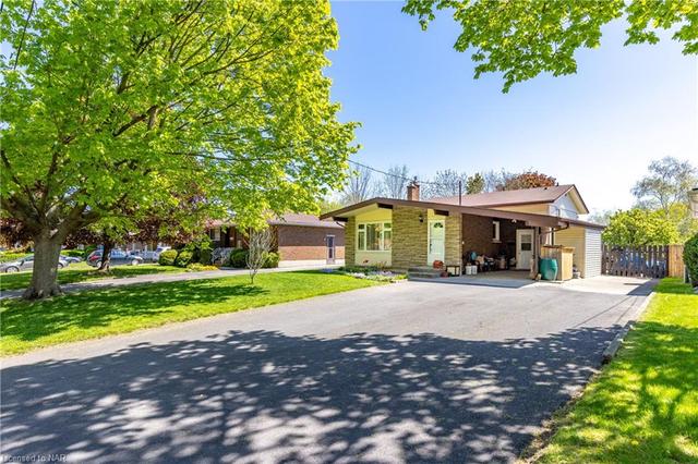 42 Leaside Drive, House detached with 3 bedrooms, 1 bathrooms and null parking in St. Catharines ON | Image 2