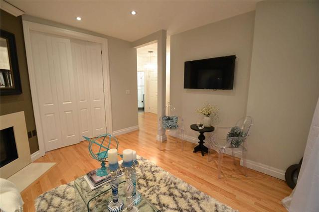 unit 1 - 180 Madison Ave, House attached with 1 bedrooms, 1 bathrooms and 1 parking in Toronto ON | Image 2