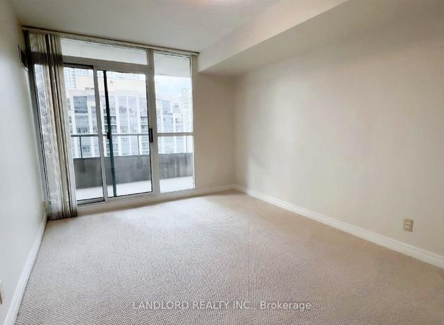 1803 - 23 Hollywood Ave, Condo with 2 bedrooms, 1 bathrooms and 0 parking in Toronto ON | Image 2