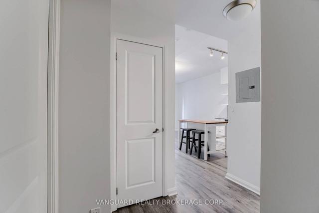 809 - 35 Hayden St, Condo with 1 bedrooms, 1 bathrooms and 1 parking in Toronto ON | Image 35