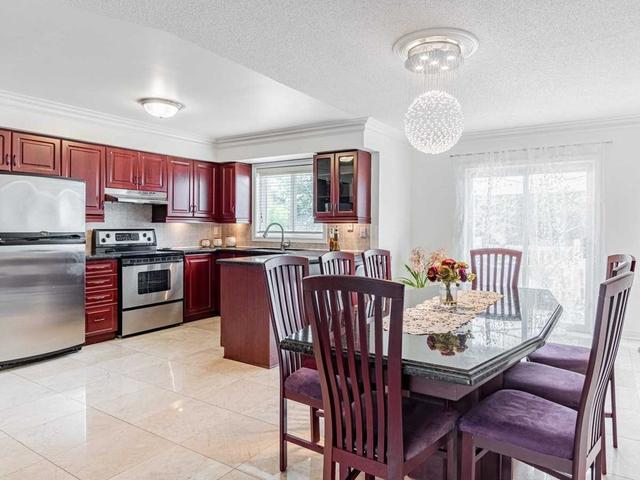 29 Andrika Crt, House attached with 3 bedrooms, 3 bathrooms and 5 parking in Mississauga ON | Image 5