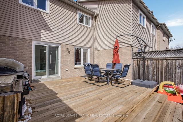 70 Pinebrook Cres, House attached with 3 bedrooms, 2 bathrooms and 3 parking in Whitby ON | Image 25