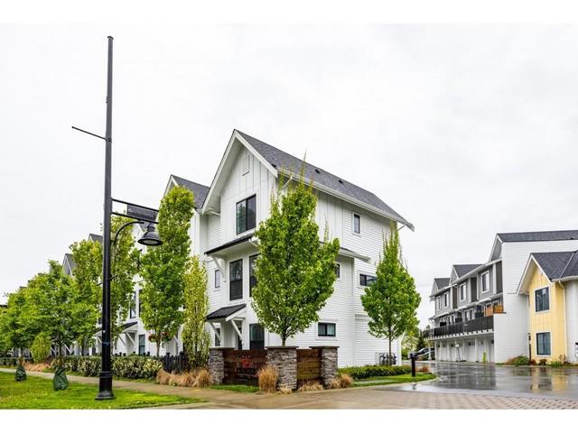 2 - 5945 176a Street, House attached with 3 bedrooms, 3 bathrooms and 2 parking in Surrey BC | Image 3