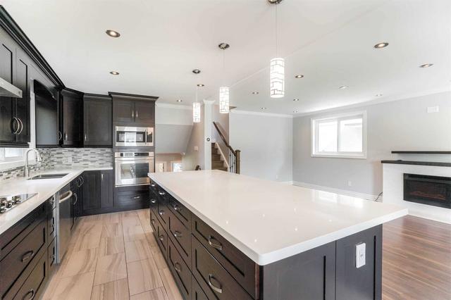 66 Guernsey Dr, House detached with 4 bedrooms, 2 bathrooms and 3 parking in Toronto ON | Image 8