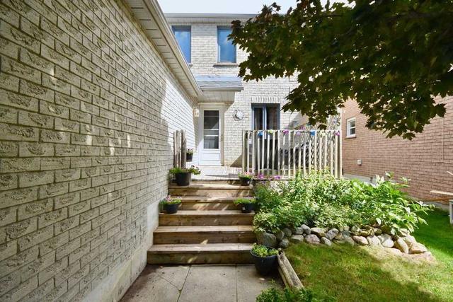 25 Wallace Dr, House detached with 3 bedrooms, 2 bathrooms and 3 parking in Barrie ON | Image 31