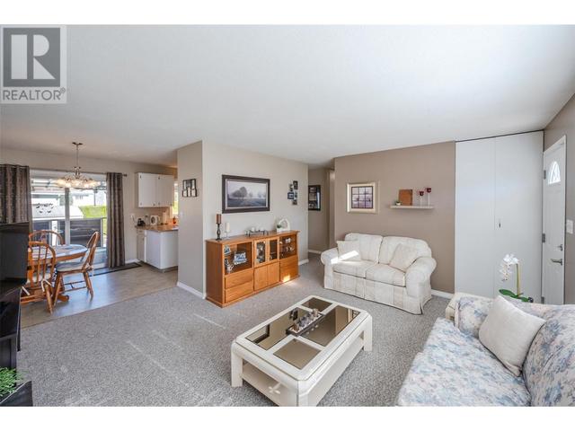 2515 Mckenzie Street, House detached with 3 bedrooms, 1 bathrooms and null parking in Penticton BC | Image 3