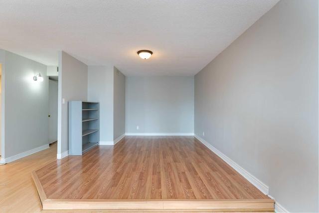 810 - 65 Scadding Ave, Condo with 2 bedrooms, 2 bathrooms and 1 parking in Toronto ON | Image 4