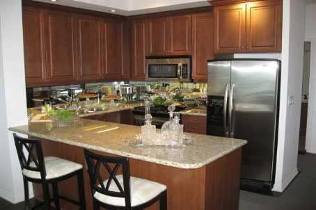 th05 - 628 Fleet St, Townhouse with 3 bedrooms, 3 bathrooms and 1 parking in Toronto ON | Image 2