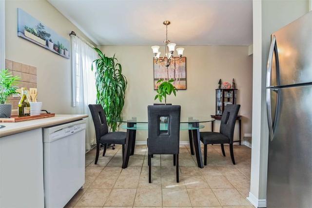 57 Spadina Rd, Townhouse with 3 bedrooms, 2 bathrooms and 2 parking in Brampton ON | Image 3