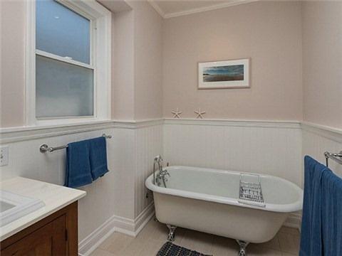 313 Seaton St, House attached with 4 bedrooms, 2 bathrooms and 1 parking in Toronto ON | Image 12