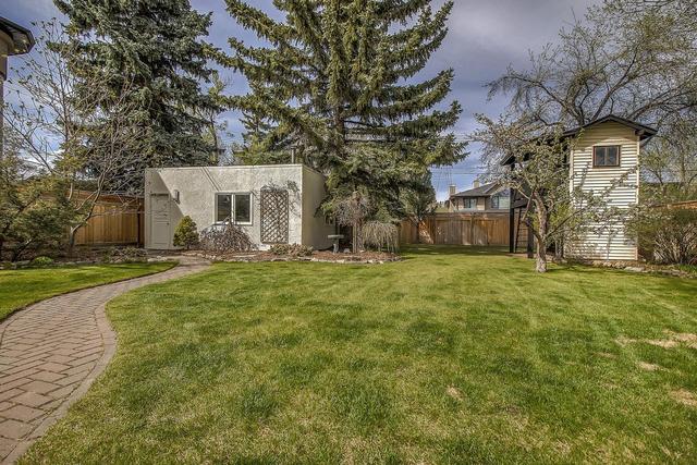 1110 Levis Avenue Sw, House detached with 4 bedrooms, 3 bathrooms and 2 parking in Calgary AB | Image 35
