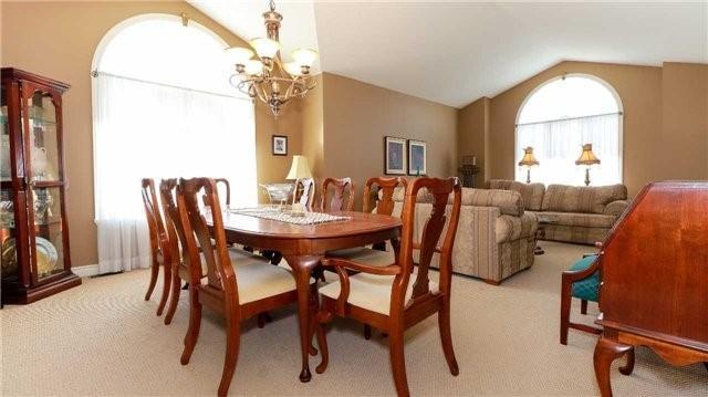 115 Letitia St, House detached with 2 bedrooms, 3 bathrooms and 9 parking in Barrie ON | Image 3