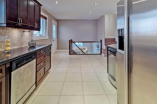 86 Sciberras Rd, House detached with 3 bedrooms, 3 bathrooms and 6 parking in Markham ON | Image 3
