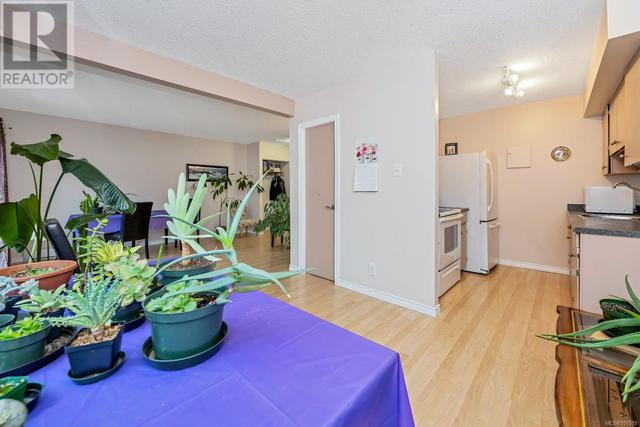 40 - 477 Lampson St, Condo with 3 bedrooms, 1 bathrooms and 1 parking in Esquimalt BC | Image 10