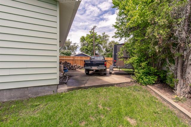 1008 30 Street S, House detached with 3 bedrooms, 2 bathrooms and 2 parking in Lethbridge AB | Image 37