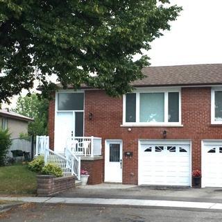 22 Petworth Cres, House semidetached with 3 bedrooms, 2 bathrooms and 2 parking in Toronto ON | Image 1