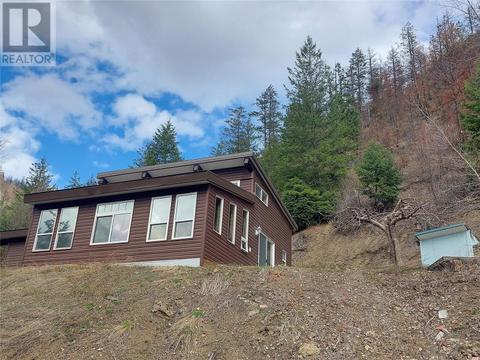 2587 Green Mountain Road, House detached with 2 bedrooms, 1 bathrooms and 5 parking in Okanagan Similkameen I BC | Card Image