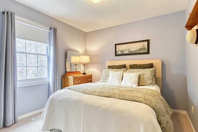357 Elmwood Crt, House detached with 3 bedrooms, 3 bathrooms and 4 parking in Oshawa ON | Image 10