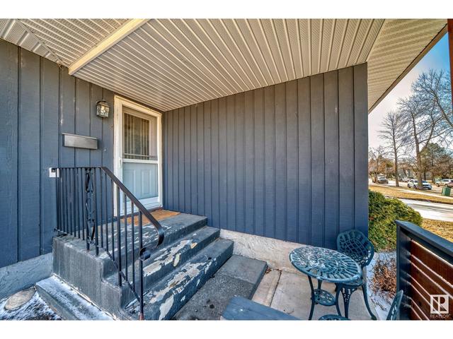 74 Akins Dr, House detached with 3 bedrooms, 2 bathrooms and 3 parking in St. Albert AB | Image 2