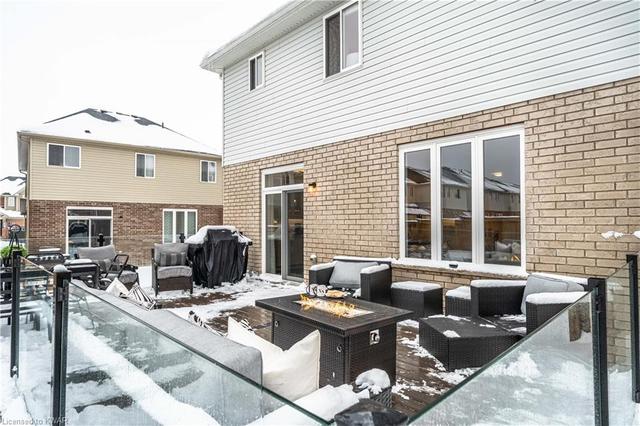 35 Spring Creek Street, House detached with 3 bedrooms, 3 bathrooms and 4 parking in Kitchener ON | Image 39