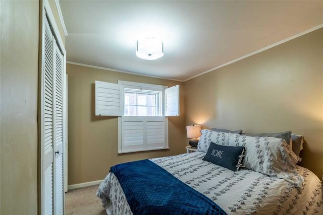 79 Peel St, House detached with 2 bedrooms, 1 bathrooms and 2 parking in Kawartha Lakes ON | Image 8