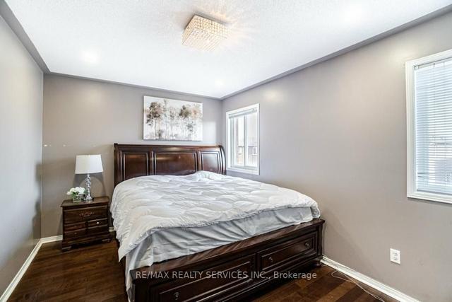 97 Spicebush Terr, House attached with 3 bedrooms, 3 bathrooms and 3 parking in Brampton ON | Image 5