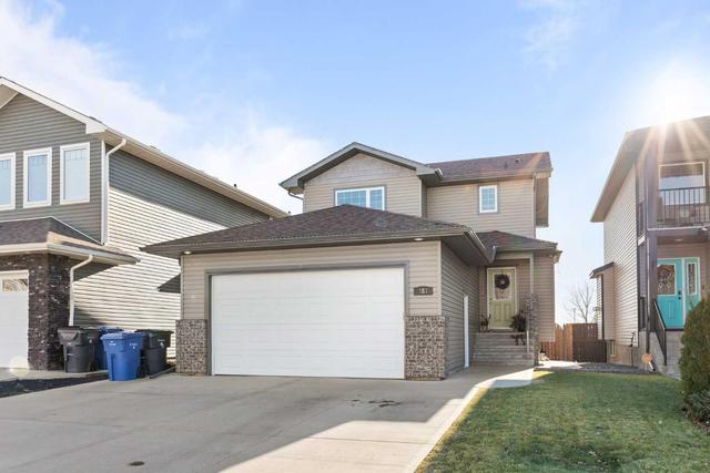 383 Hamptons Way Se, House detached with 4 bedrooms, 3 bathrooms and 4 parking in Medicine Hat AB | Image 2