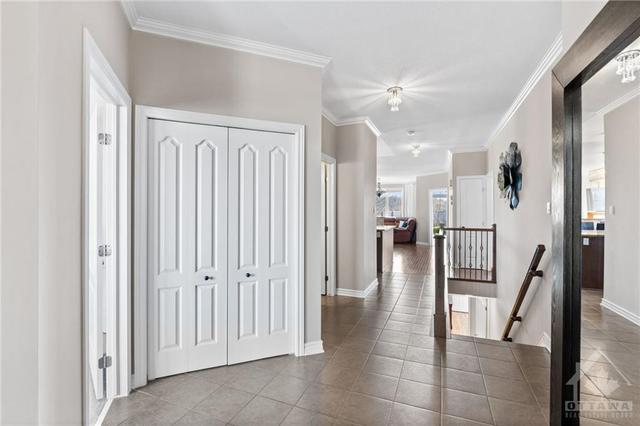 600 Woodbriar Way, House detached with 3 bedrooms, 3 bathrooms and 3 parking in Ottawa ON | Image 3