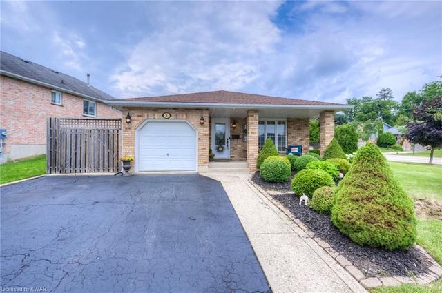 6 Oliver Court, House detached with 4 bedrooms, 2 bathrooms and 2 parking in Kitchener ON | Image 3