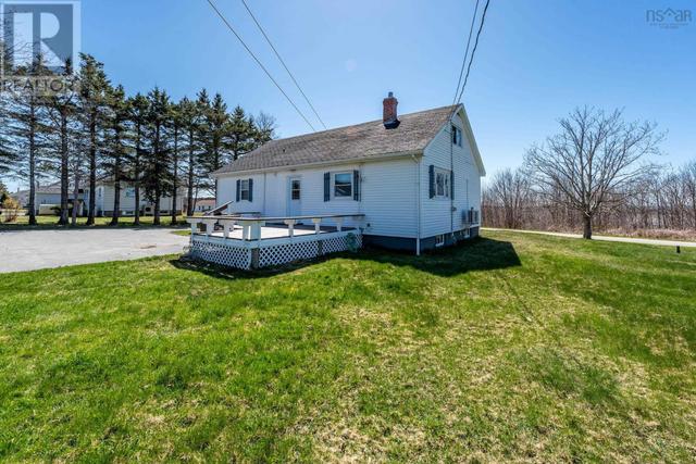 43 Belle Vue St, House detached with 5 bedrooms, 1 bathrooms and null parking in Clare NS | Image 8