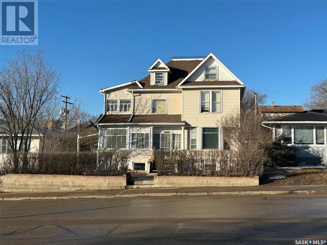 1046 Main Street N, House detached with 7 bedrooms, 4 bathrooms and null parking in Moose Jaw SK | Image 2