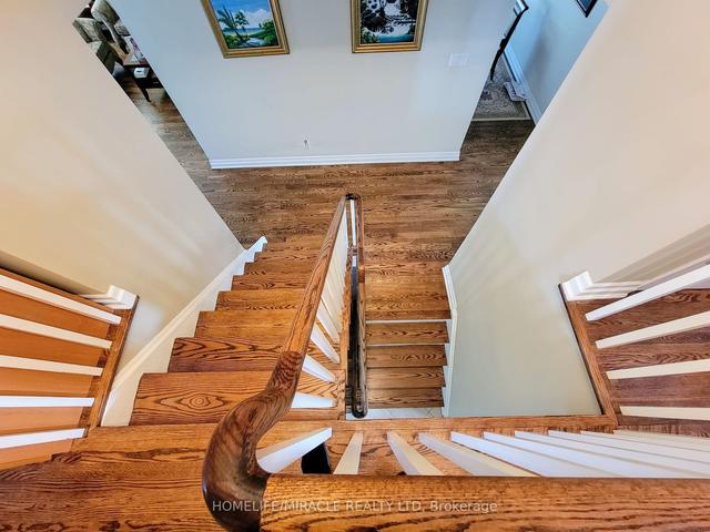 21 Pelmo Cres, House detached with 3 bedrooms, 3 bathrooms and 6 parking in Toronto ON | Image 2