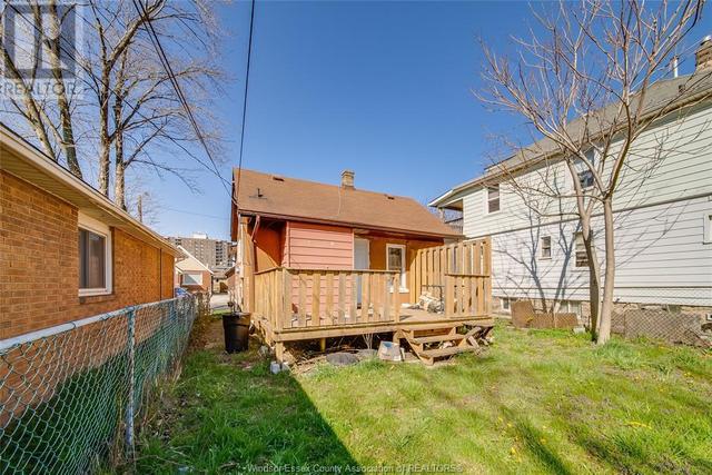1320 Goyeau, House detached with 2 bedrooms, 1 bathrooms and null parking in Windsor ON | Image 13