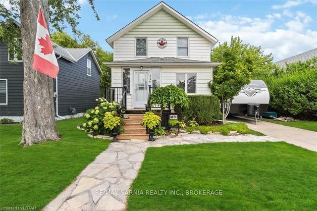 316 Bright St, House detached with 3 bedrooms, 2 bathrooms and 5 parking in Sarnia ON | Image 1