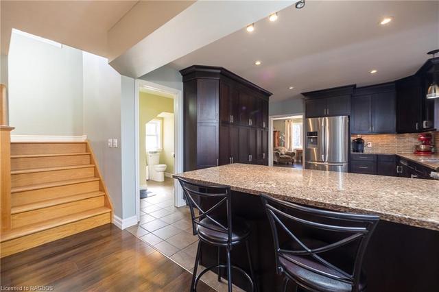 718163 6 Highway, House detached with 5 bedrooms, 3 bathrooms and 12 parking in Georgian Bluffs ON | Image 4